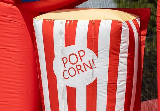 Acquista il gonfiabile con il tema Montagne Russe della JB Bubble e organizza la tua festa schiuma facile da posizionare e utilizzare