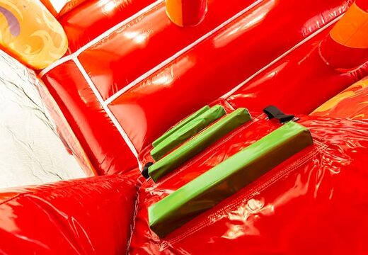 Castello gonfiabile multigiocatore da interno per vigili del fuoco dal design unico con due ingressi, uno scivolo al centro e oggetti 3D su ordinazione per i bambini. Acquista castelli gonfiabili online su JB Gonfiabili Italia