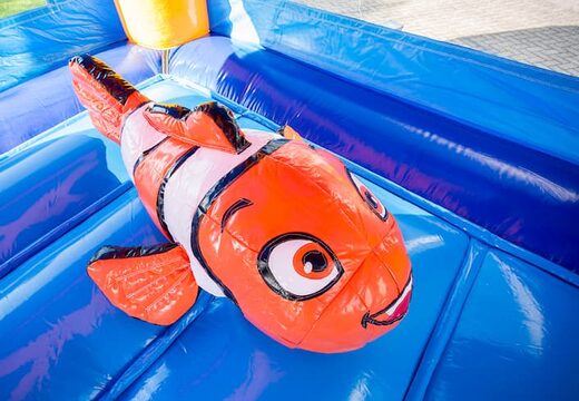 Acquistare un multigioco gonfiabile per bambini con tetto ostacoli e scivolo con il tema mondo mare