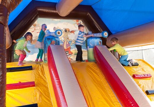 Acquistare un gioco gonfiabile spara palline con scivolo e tetto