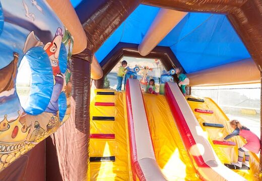 Acquistare un gioco gonfiabile spara palline con scivolo e tetto