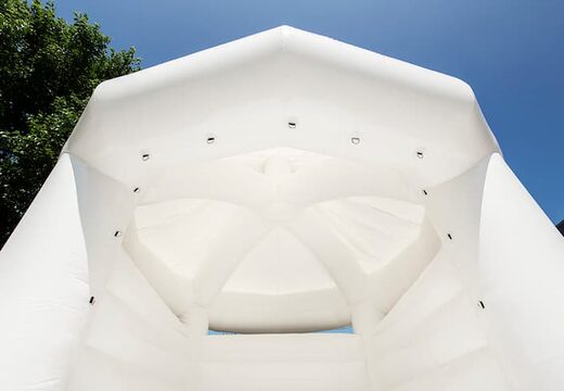 Acquista una saltarelli gonfiabili medio a carosello bianca standard in tema di matrimonio per bambini. Ordina castello gonfiabile medio online su JB Gonfiabili Italia