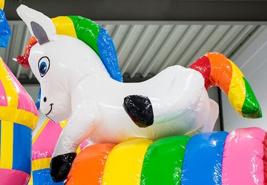 Giochi gonfiabili scivolo con scivolo a tema paese delle meraviglie fatato per bambini. Ordina multiattività medio online su JB Gonfiabili Italia