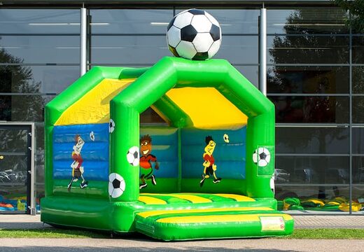 Ordina un saltarelli gonfiabili medio in colori sorprendenti con un grande oggetto da calcio 3D per bambini in cima. Castello gonfiabile medio in vendita online su JB Gonfiabili Italia