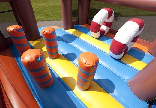 Impressionante scivolo gonfiabile a tema squalo con piscina per bambini. Acquista ora gli scivoli gonfiabili online su JB Gonfiabili Italia