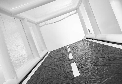 Ordina la capsula per auto Showcase per utilizzare il veicolo