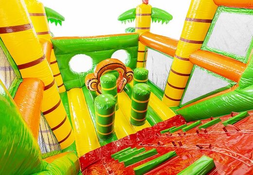 Percorso ad ostacoli nella giungla con oggetti 3D per bambini. Acquista ora i percorsi ad ostacoli gonfiabili online su JB Gonfiabili Italia