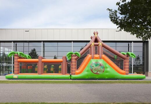 Ordina un percorso a ostacoli unico a tema giungla largo 17 metri con 7 elementi di gioco e oggetti colorati per i bambini. Acquista ora i percorsi ad ostacoli gonfiabili online su JB Gonfiabili Italia