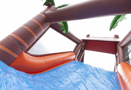 Esclusivo percorso ad ostacoli largo 17 metri a tema giungla con 7 elementi di gioco e oggetti colorati per i bambini. Acquista ora i percorsi ad ostacoli gonfiabili online su JB Gonfiabili Italia