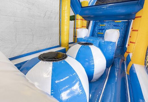 Naviga in un percorso ad ostacoli gonfiabile di 19 m con oggetti 3D coordinati per bambini. Acquista ora i percorsi ad ostacoli gonfiabili online su JB Gonfiabili Italia