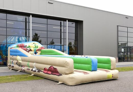 Opblaasbare Bungeerun te koop voor kids in thema western. Attractie voor zeskamp sport en spel dorpsfeest bij JB Inflatables