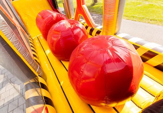 Corso d'assalto a tema mega tensione in vendita presso JB Inflatables