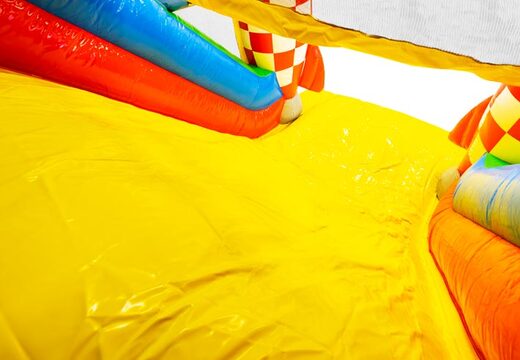 Ordina un percorso a ostacoli gonfiabile da 13 m in tema Comic per bambini.  Acquista ora i percorsi ad ostacoli gonfiabili online su JB Gonfiabili Italia