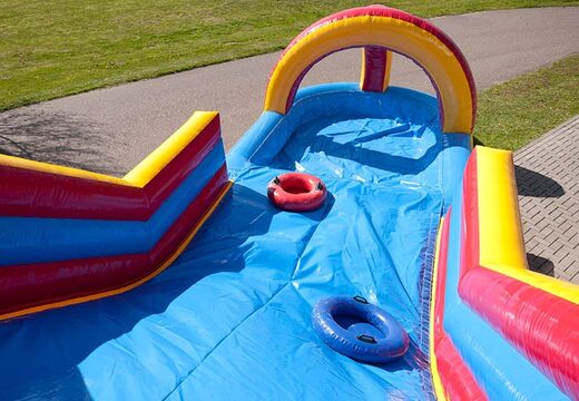 Gioco del castello gonfiabile ballo in vasca