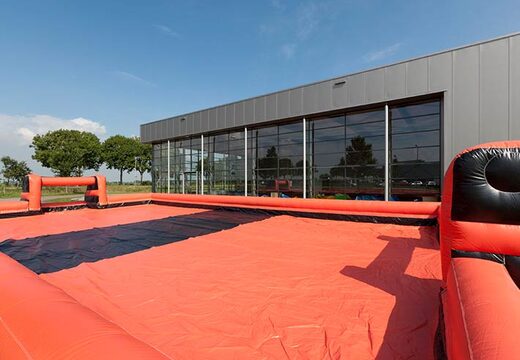 Vendo saponetta arancione con pista da calcio nera