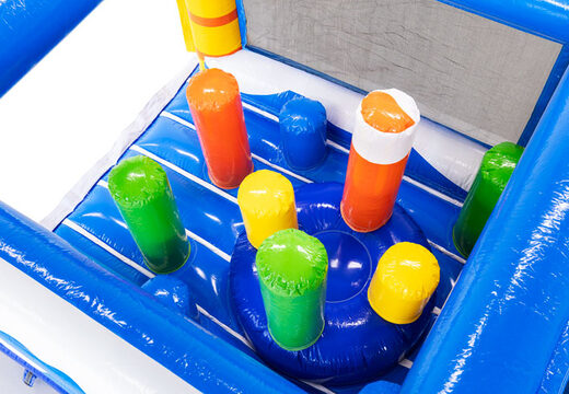 Pilastri nel percorso ad ostacoli modulare surf presso JB