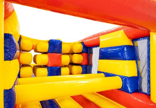 Interno del modulo di percorso ad ostacoli da personalizzare presso JB