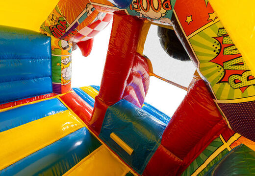 Interno della combinazione scivolo in tema fumetto