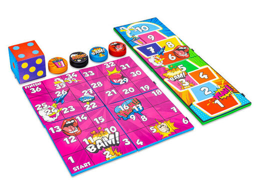 Set di giochi colorato davanti a Softplay a tema fumetto