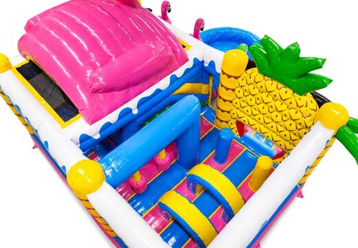 Interno del castello gonfiabile con archi, colonne e sacchi da boxe in vendita da JB