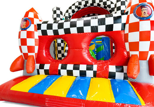 Percorso a ostacoli a tema Comic per un'esperienza indimenticabile