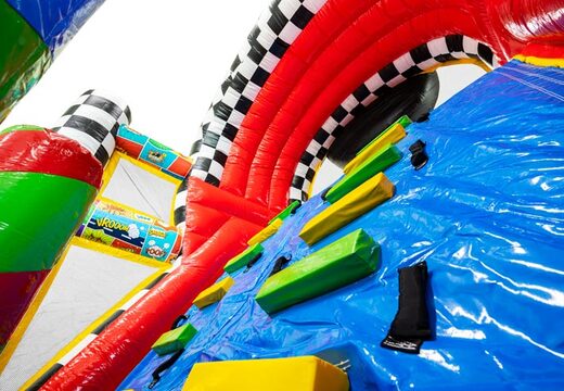 Percorso a ostacoli gonfiabile in stile fumetto con colori vivaci